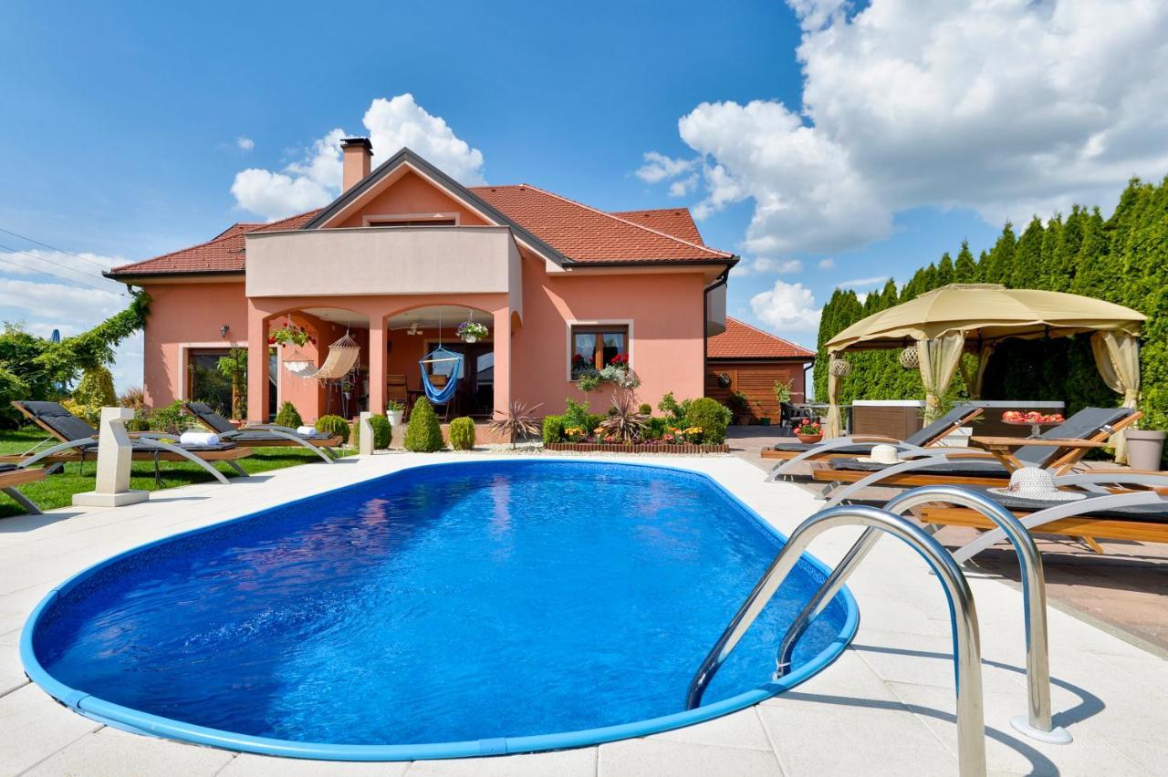 Holiday Villa Rita , Ideal For Families, Pool, Large Childrens Playground Varaždin 外观 照片